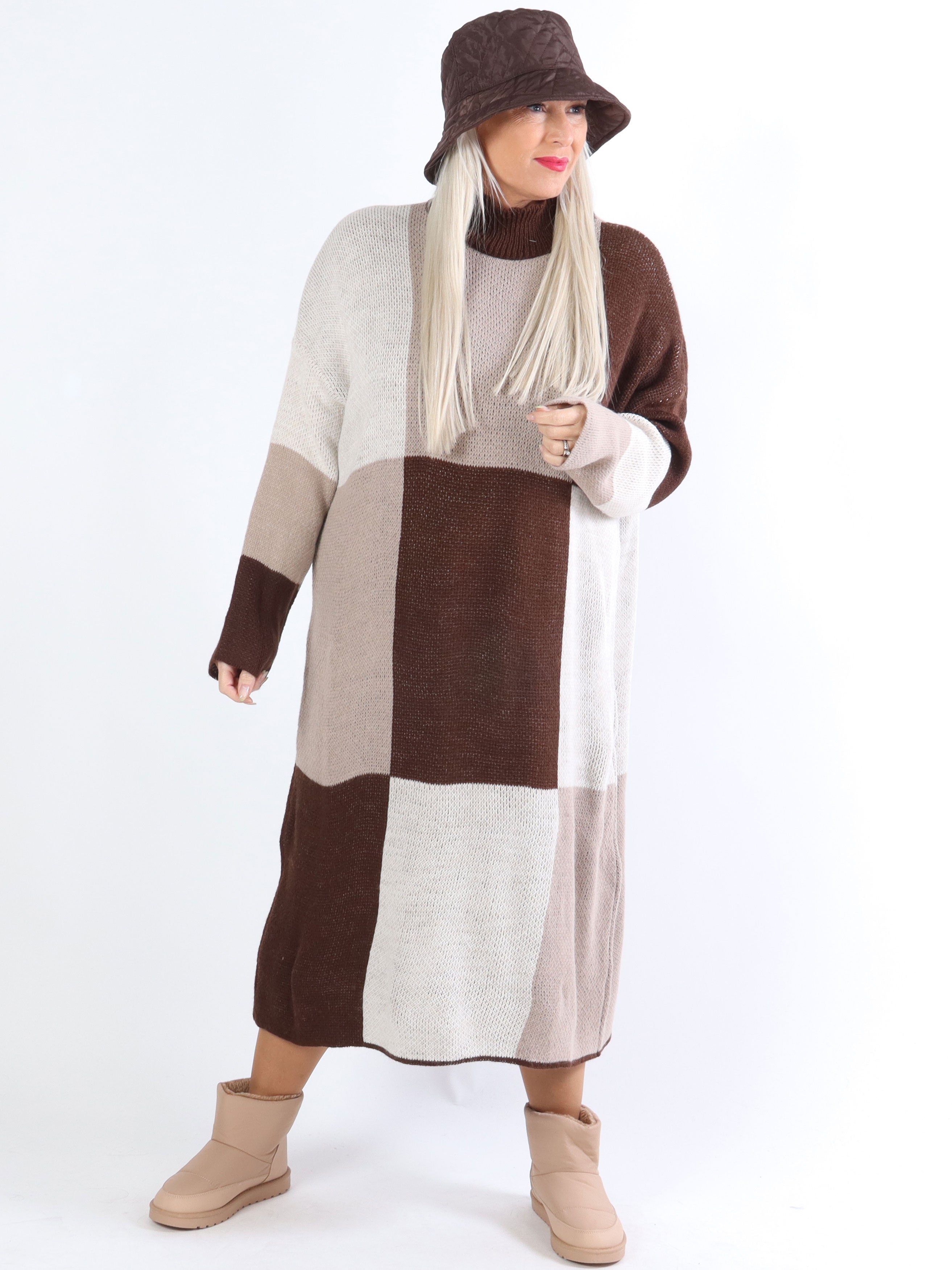 Malika - Ternet plus size strikkjole med turtleneck